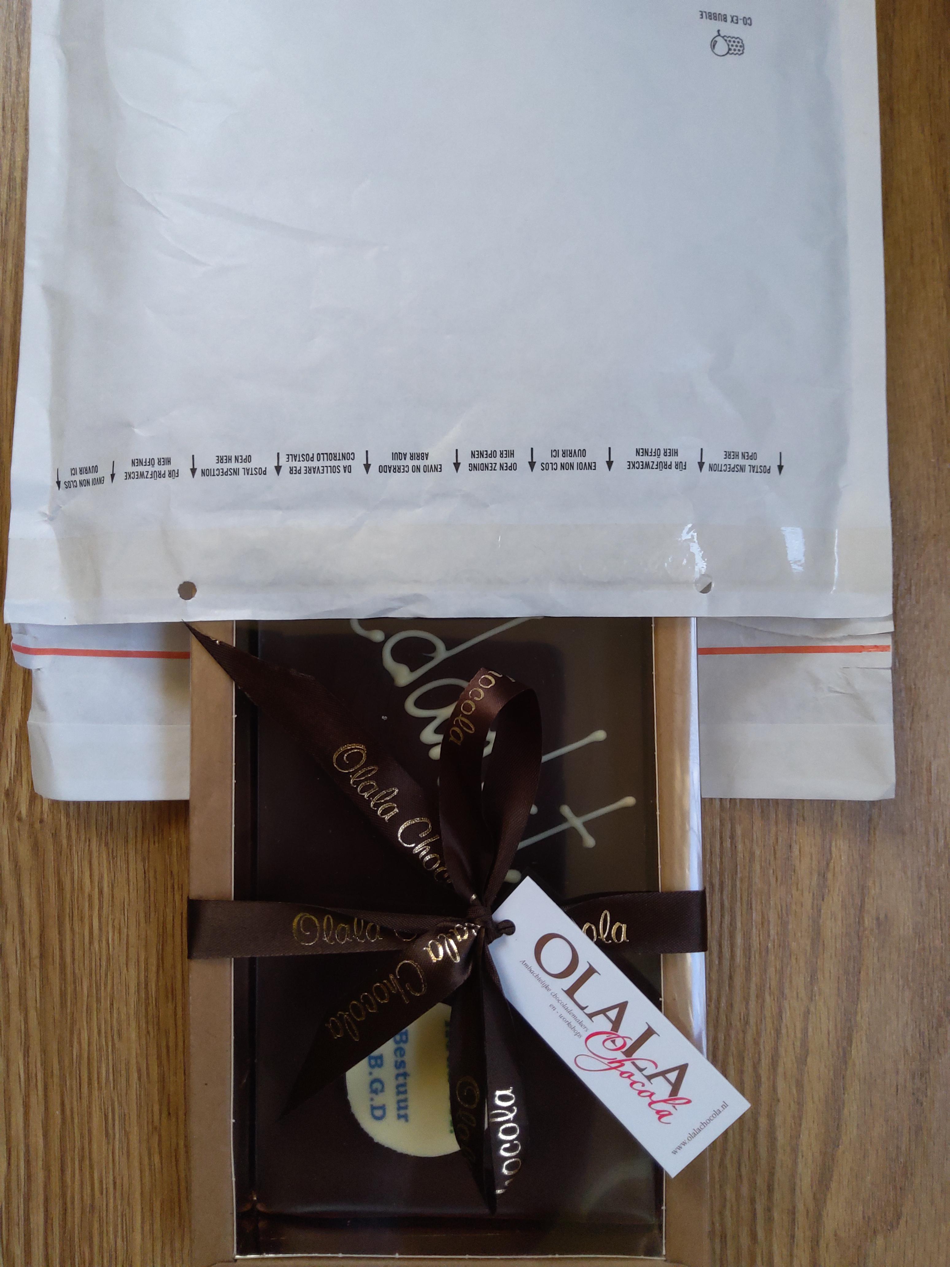 Luchtkussen enveloppen gebruik: Verzending chocolade tablet 