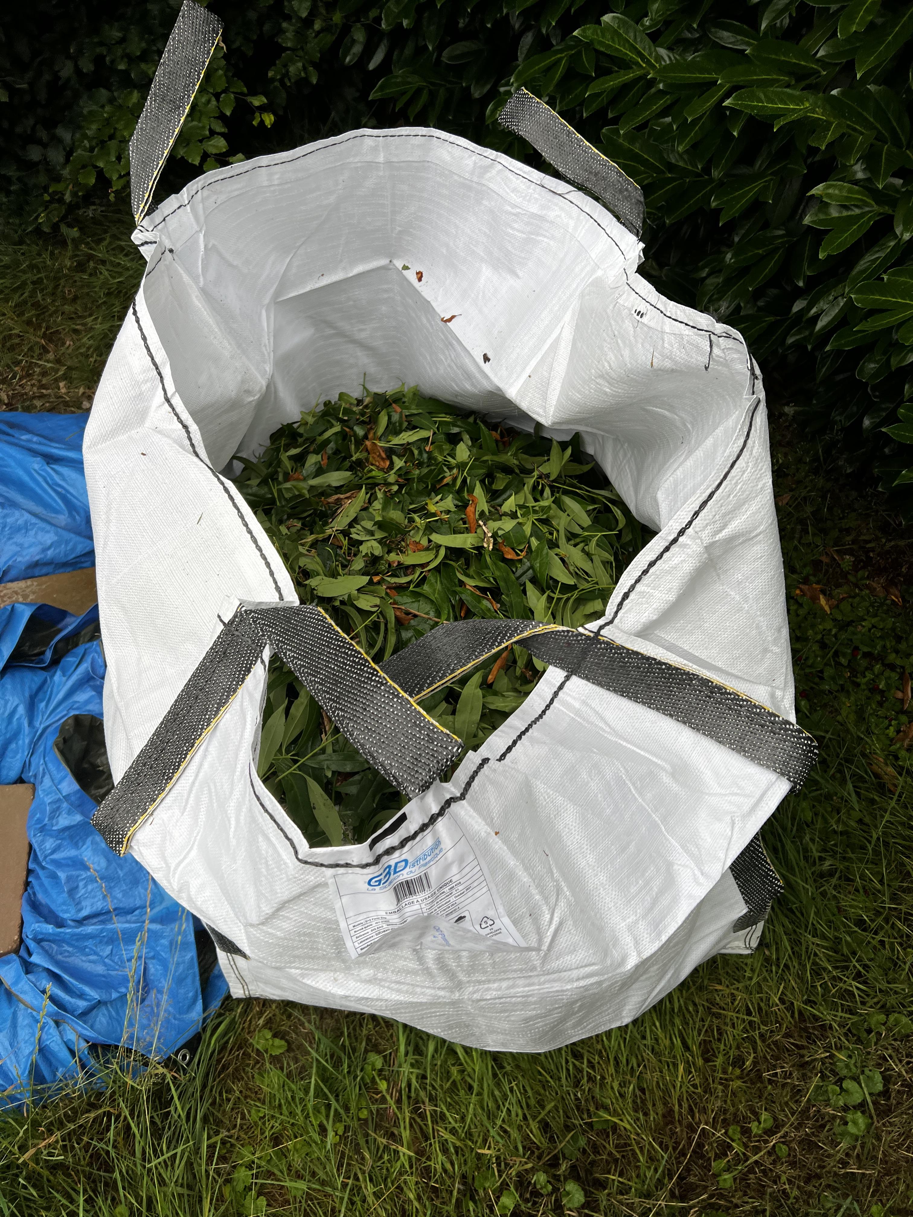 Big Bags standaard (geschikt voor 1 kuub) gebruik: Ik gebruik het om tuinafval in te gooien zodat het daarna makkelijk weggebracht kan worden!